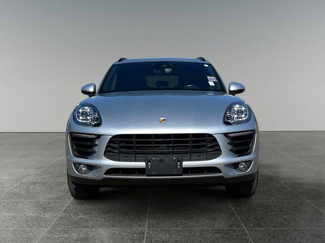Photo of 2017 Rhodium Silver Metallic Porsche Macan