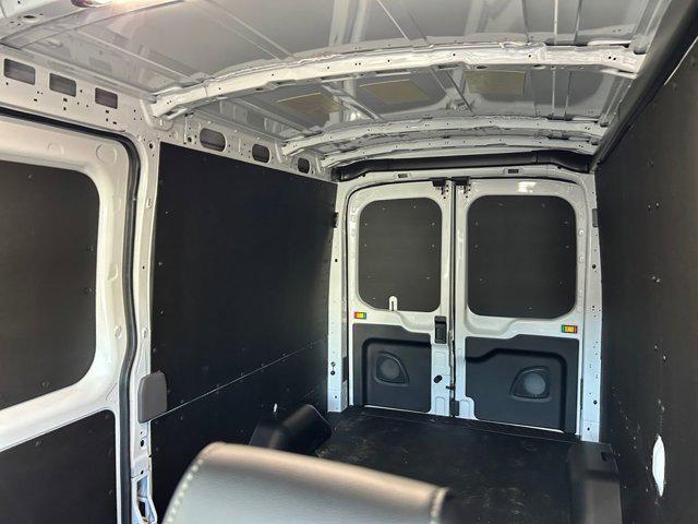 Photo of 2025 Oxford White Ford Transit-250