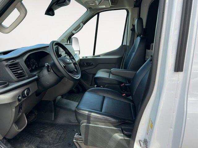 Photo of 2025 Oxford White Ford Transit-250