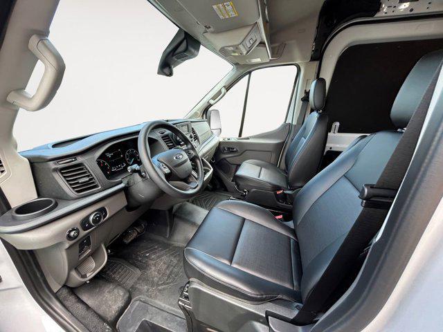 Photo of 2025 Oxford White Ford Transit-250