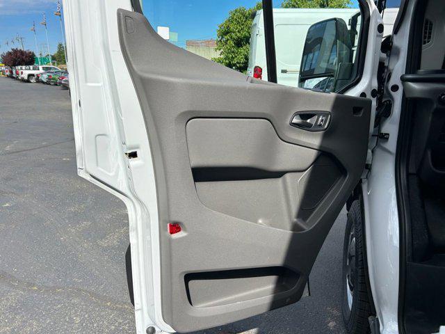 Photo of 2025 Oxford White Ford Transit-250