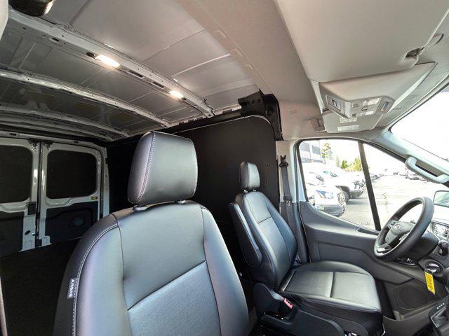 Photo of 2025 Oxford White Ford Transit-250