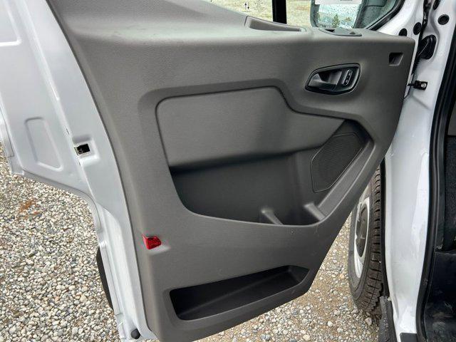 Photo of 2025 Oxford White Ford Transit-250