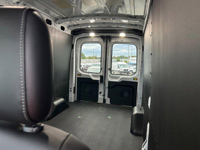 Photo of 2025 Oxford White Ford Transit-250