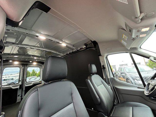 Photo of 2025 Oxford White Ford Transit-250
