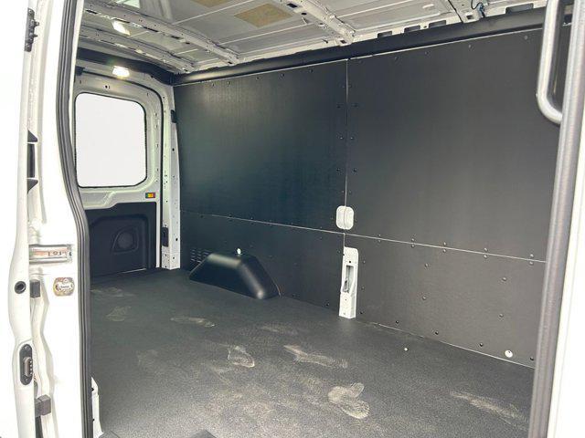 Photo of 2025 Oxford White Ford Transit-250