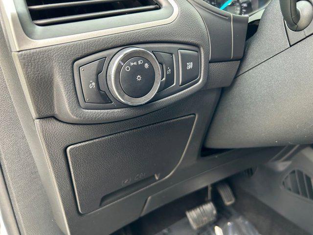 Photo of 2023 Oxford White Ford Edge
