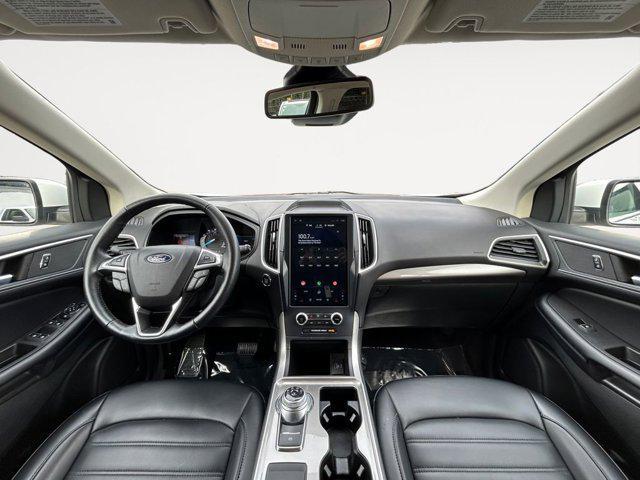 Photo of 2023 Oxford White Ford Edge