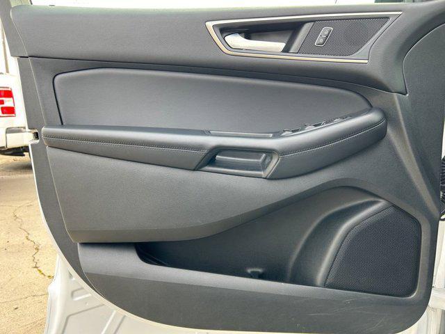 Photo of 2023 Oxford White Ford Edge