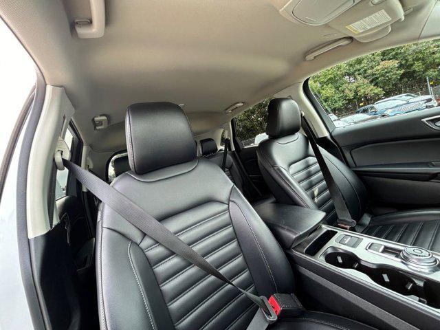 Photo of 2023 Oxford White Ford Edge
