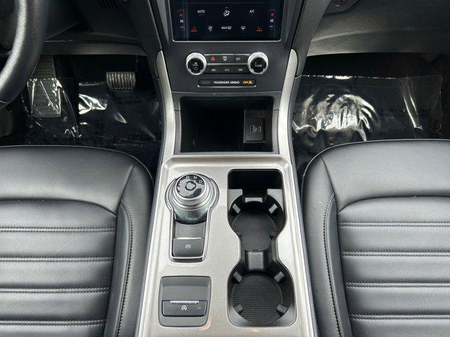 Photo of 2023 Oxford White Ford Edge