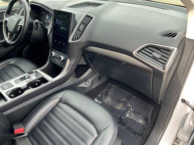 Photo of 2023 Oxford White Ford Edge