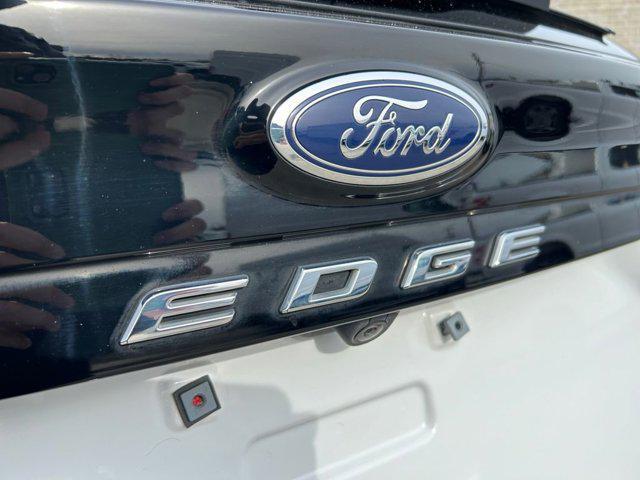 Photo of 2023 Oxford White Ford Edge