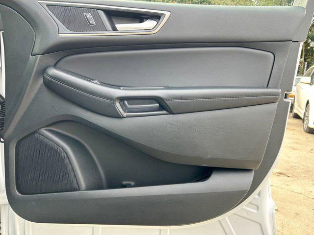 Photo of 2023 Oxford White Ford Edge