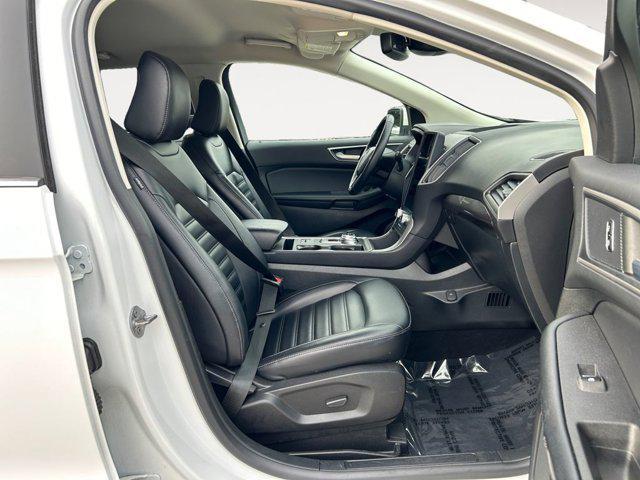 Photo of 2023 Oxford White Ford Edge