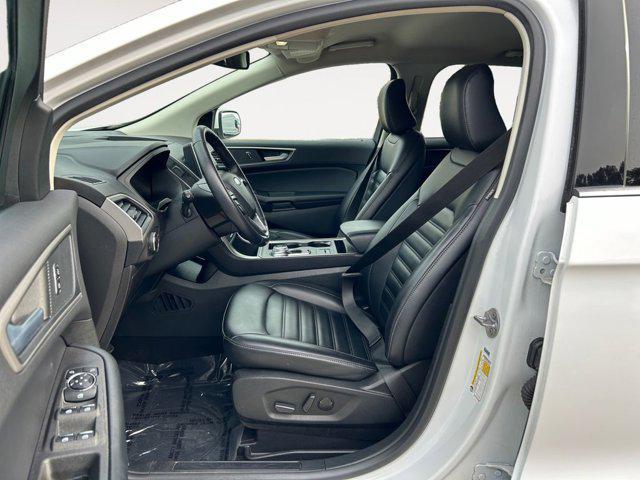 Photo of 2023 Oxford White Ford Edge