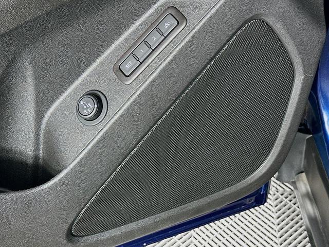 Photo of 2022 Blue Glow Metallic Chevrolet Equinox