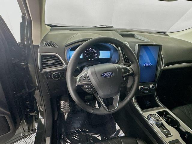 Photo of 2024 Forged Green Metallic Ford Edge