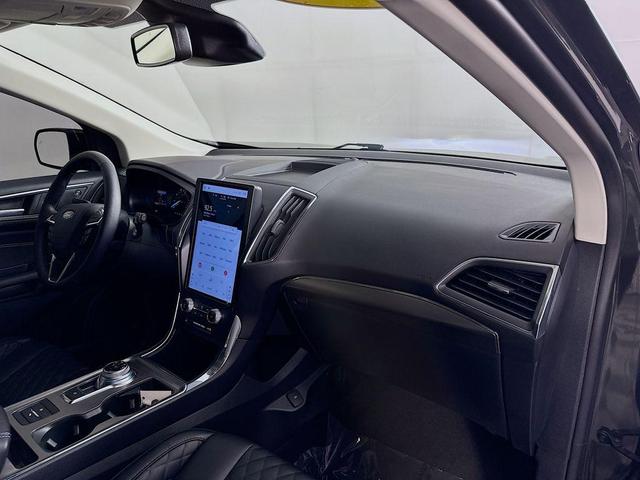 Photo of 2024 Forged Green Metallic Ford Edge