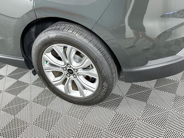 Photo of 2024 Forged Green Metallic Ford Edge