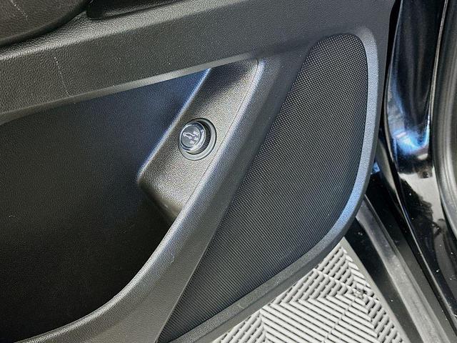 Photo of 2023 Mosaic Black Metallic Chevrolet Traverse