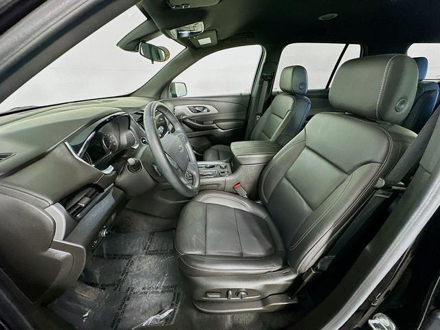 Photo of 2023 Mosaic Black Metallic Chevrolet Traverse