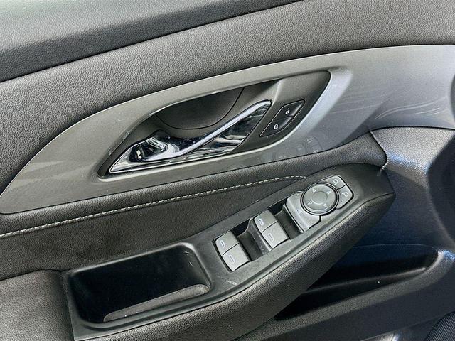 Photo of 2023 Mosaic Black Metallic Chevrolet Traverse