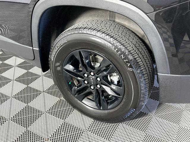 Photo of 2023 Mosaic Black Metallic Chevrolet Traverse