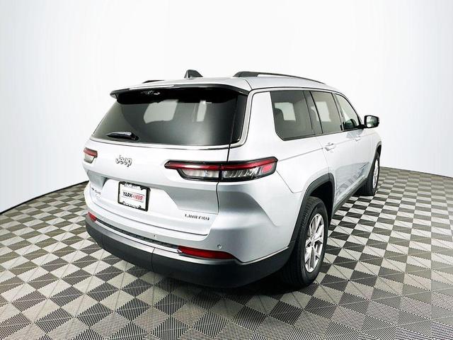 Photo of 2022 Silver Zynith Jeep Grand Cherokee L