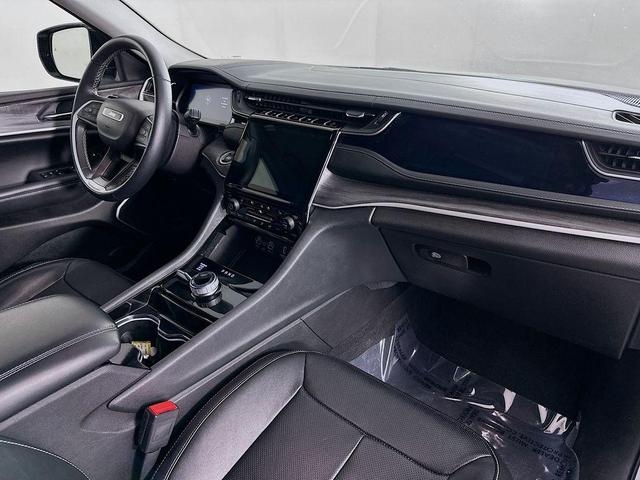 Photo of 2022 Silver Zynith Jeep Grand Cherokee L