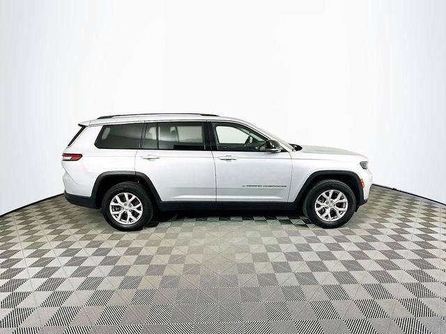 Photo of 2022 Silver Zynith Jeep Grand Cherokee L