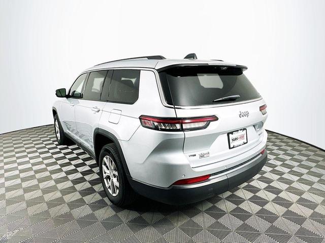 Photo of 2022 Silver Zynith Jeep Grand Cherokee L