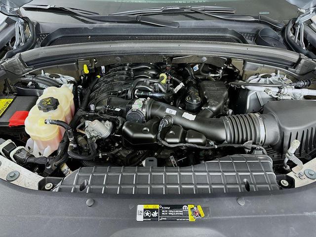 Photo of 2022 Silver Zynith Jeep Grand Cherokee L