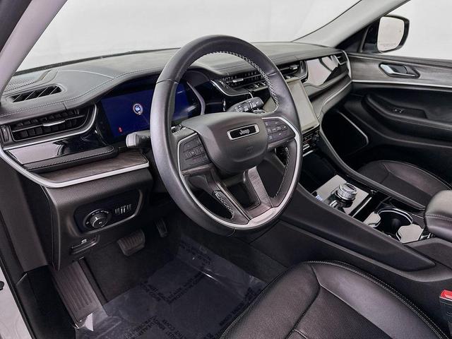Photo of 2022 Silver Zynith Jeep Grand Cherokee L