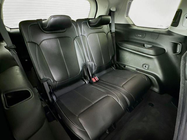 Photo of 2022 Silver Zynith Jeep Grand Cherokee L