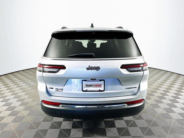 Photo of 2022 Silver Zynith Jeep Grand Cherokee L