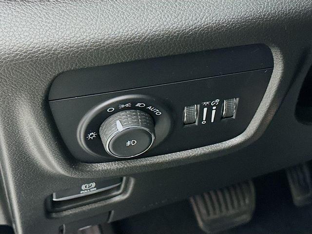 Photo of 2022 Silver Zynith Jeep Grand Cherokee L