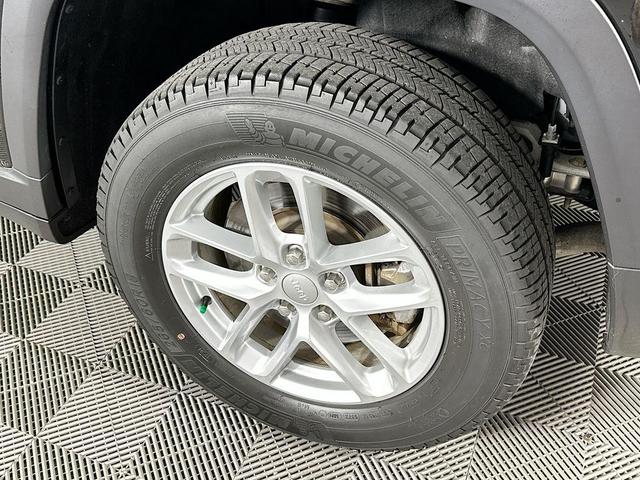 Photo of 2022 Diamond Black Jeep Grand Cherokee L