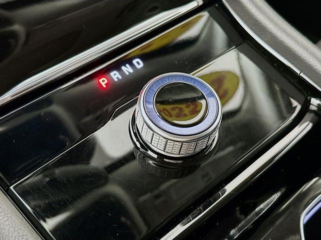 Photo of 2022 Diamond Black Jeep Grand Cherokee L