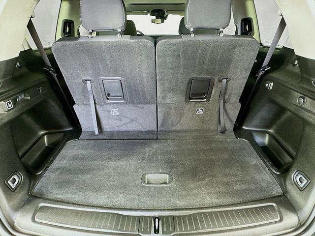 Photo of 2022 Diamond Black Jeep Grand Cherokee L