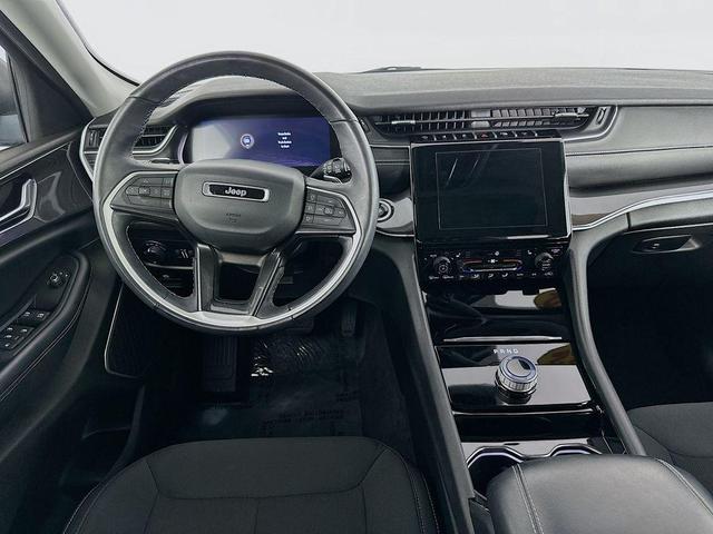 Photo of 2022 Diamond Black Jeep Grand Cherokee L