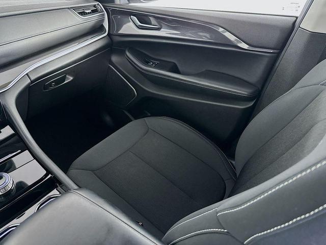 Photo of 2022 Diamond Black Jeep Grand Cherokee L
