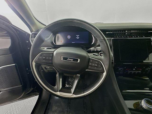 Photo of 2022 Diamond Black Jeep Grand Cherokee L