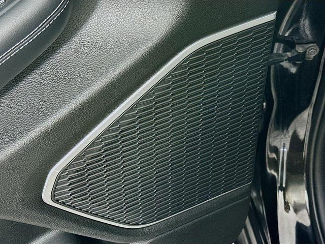 Photo of 2022 Diamond Black Jeep Grand Cherokee L