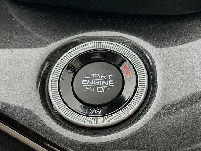 Photo of 2022 Diamond Black Jeep Grand Cherokee L