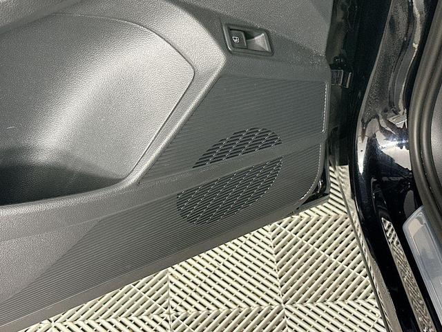 Photo of 2022 Deep Black Pearl Effect Volkswagen Taos