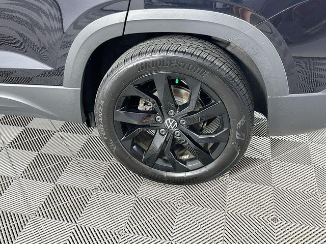 Photo of 2022 Deep Black Pearl Effect Volkswagen Taos