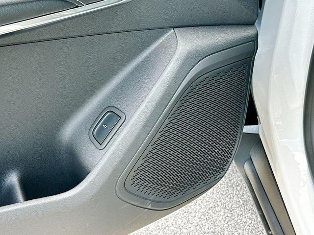 Photo of 2026 Summit White Chevrolet Traverse