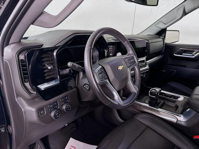 Photo of 2022 Black Chevrolet Silverado 1500