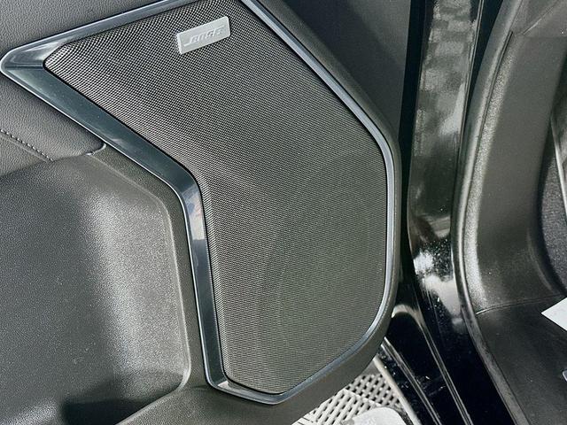 Photo of 2022 Black Chevrolet Silverado 1500